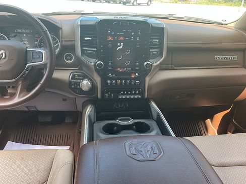 Used 2021 RAM 1500 Laramie AWD/4WD image 12