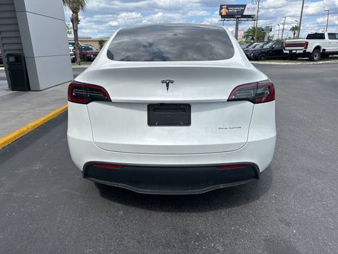 Used 2024 Tesla Model Y Long Range AWD/4WD image 4