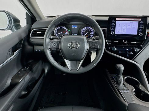 Used 2024 Toyota Camry SE FWD image 5