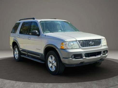 Used 2005 Ford Explorer Sport XLT image 3