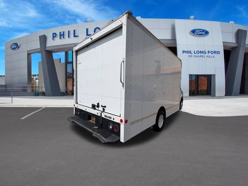 Used 2023 Ford E-450 and Econoline 450 Super Duty w/ Driver's Safety Package RWD image 5