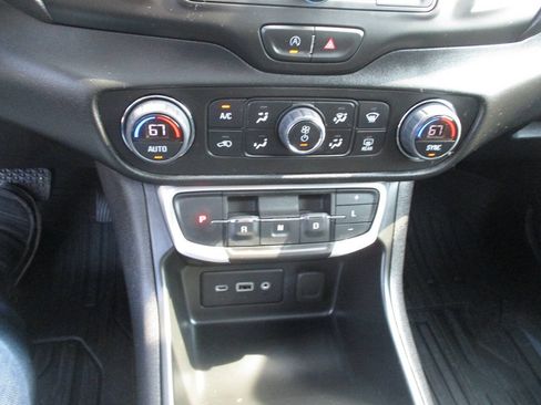 Used 2023 GMC Terrain SLE AWD/4WD image 20