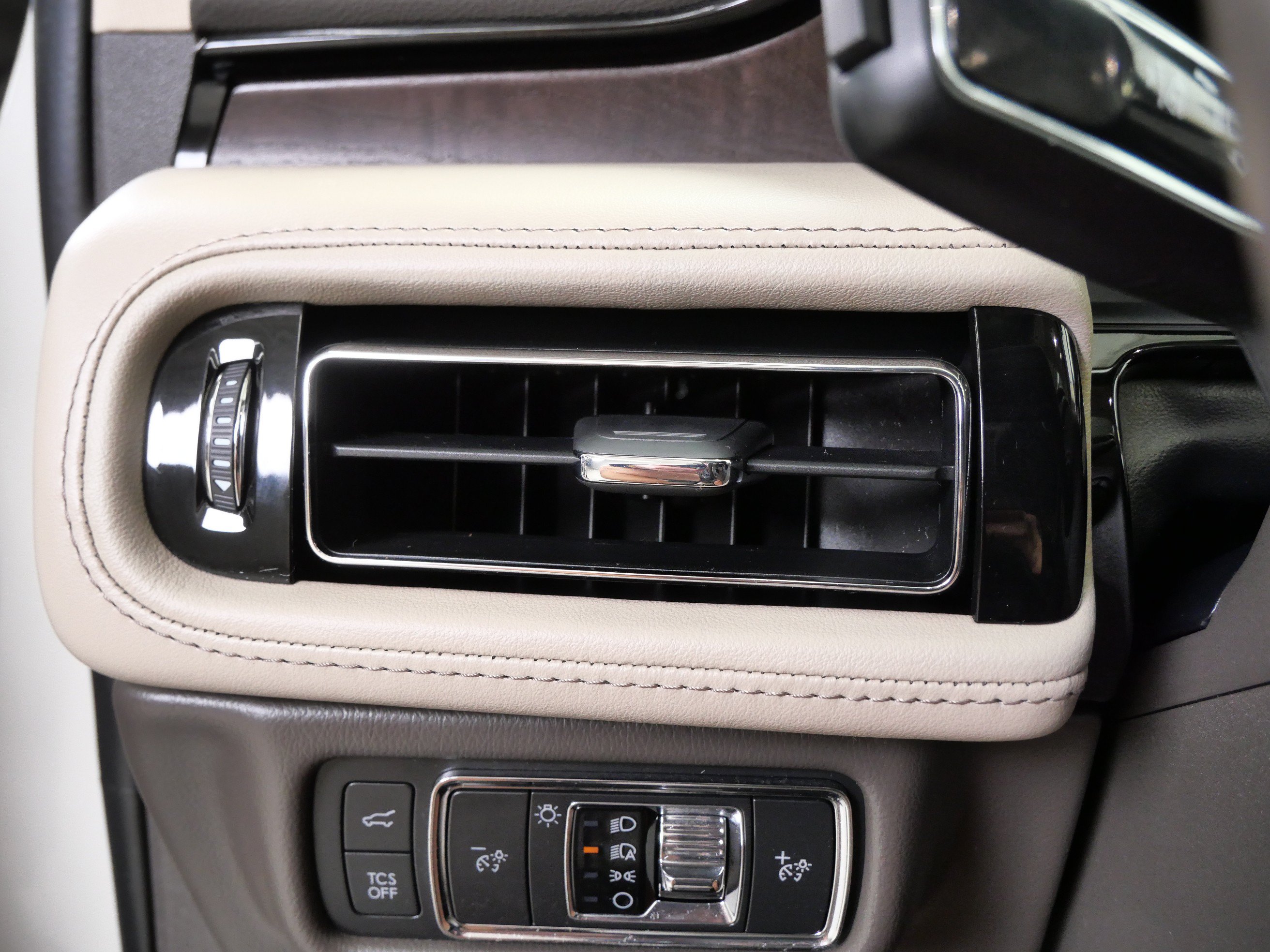 Used 2022 Lincoln Nautilus Reserve w/ Luxury Package AWD/4WD image 28