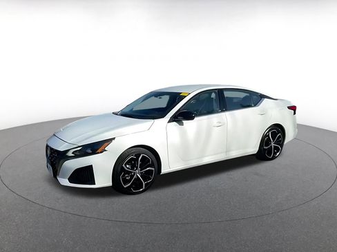 Used 2025 Nissan Altima 2.5 SR image 8