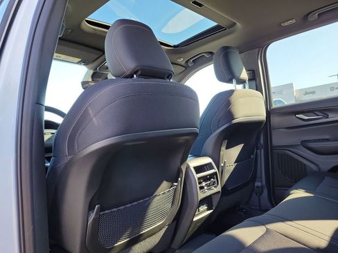 New 2025 Jeep Grand Cherokee Laredo X image 13