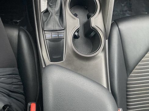 Used 2022 Toyota Camry SE image 14