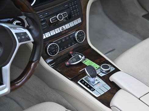 Used 2013 Mercedes-Benz SL 550 image 23
