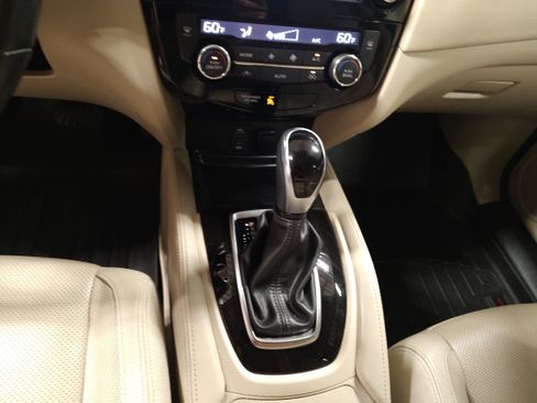 Used 2017 Nissan Rogue SL w/ SL Premium Package AWD/4WD image 9
