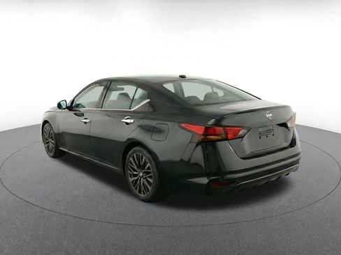 Used 2025 Nissan Altima 2.5 SV FWD image 6
