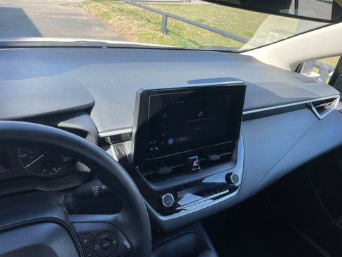 Used 2025 Toyota Corolla LE image 17