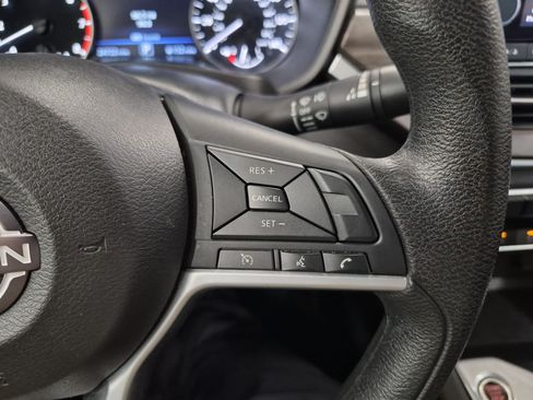 Used 2025 Nissan Altima 2.5 SV FWD image 24