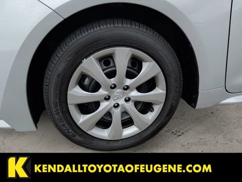Used 2025 Toyota Corolla LE FWD image 14