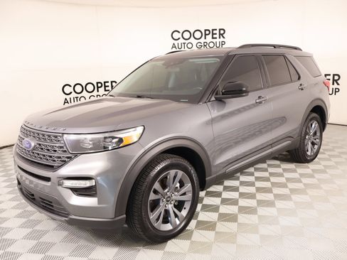 Used 2022 Ford Explorer XLT w/ Equipment Group 202A AWD/4WD image 11