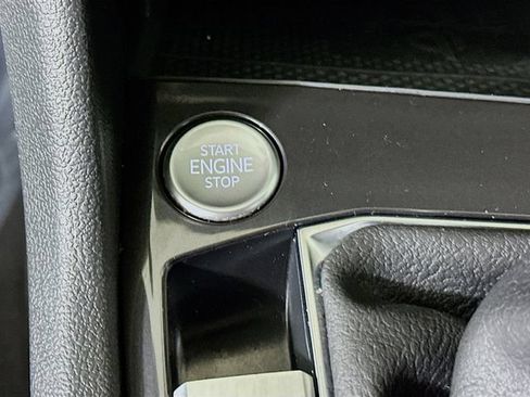 Used 2022 Volkswagen Tiguan SE w/ Panoramic Sunroof Package FWD image 20