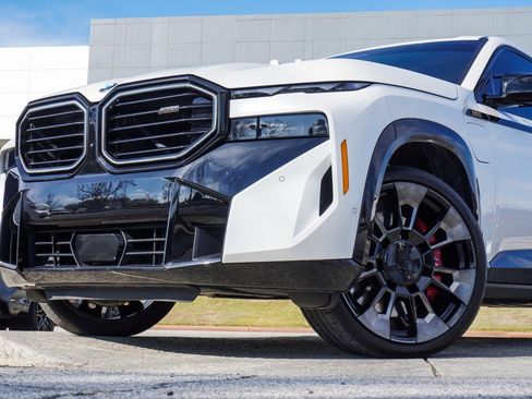 Used 2023 BMW XM w/ M Driver's Package image 2