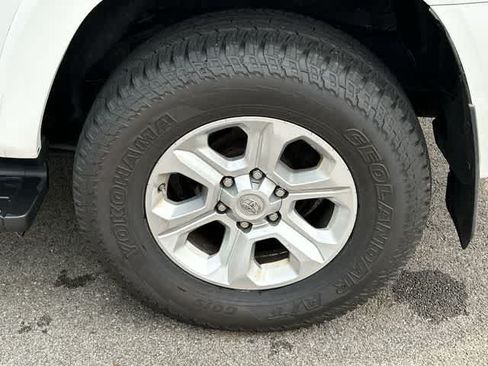 Used 2016 Toyota 4Runner SR5 AWD/4WD image 5