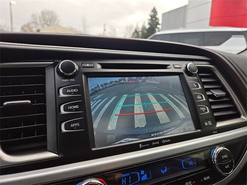 Used 2017 Toyota Highlander XLE image 27