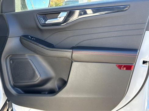 Used 2025 Ford Escape ST-Line image 12