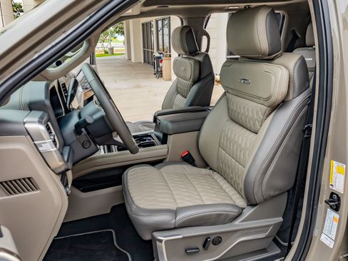 Used 2026 Ford F450 Platinum w/ Platinum Plus Package image 29