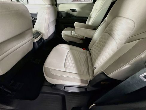 Certified 2022 Nissan Pathfinder SV w/ SV Premium Package AWD/4WD image 28
