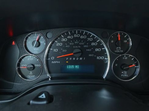 Used 2025 Chevrolet Express 2500 w/ Driver Convenience Package RWD image 24