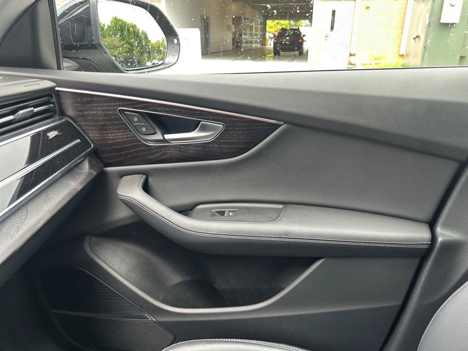 Used 2023 Audi Q8 Premium Plus AWD/4WD image 31