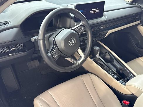 Used 2023 Honda Accord Touring image 10