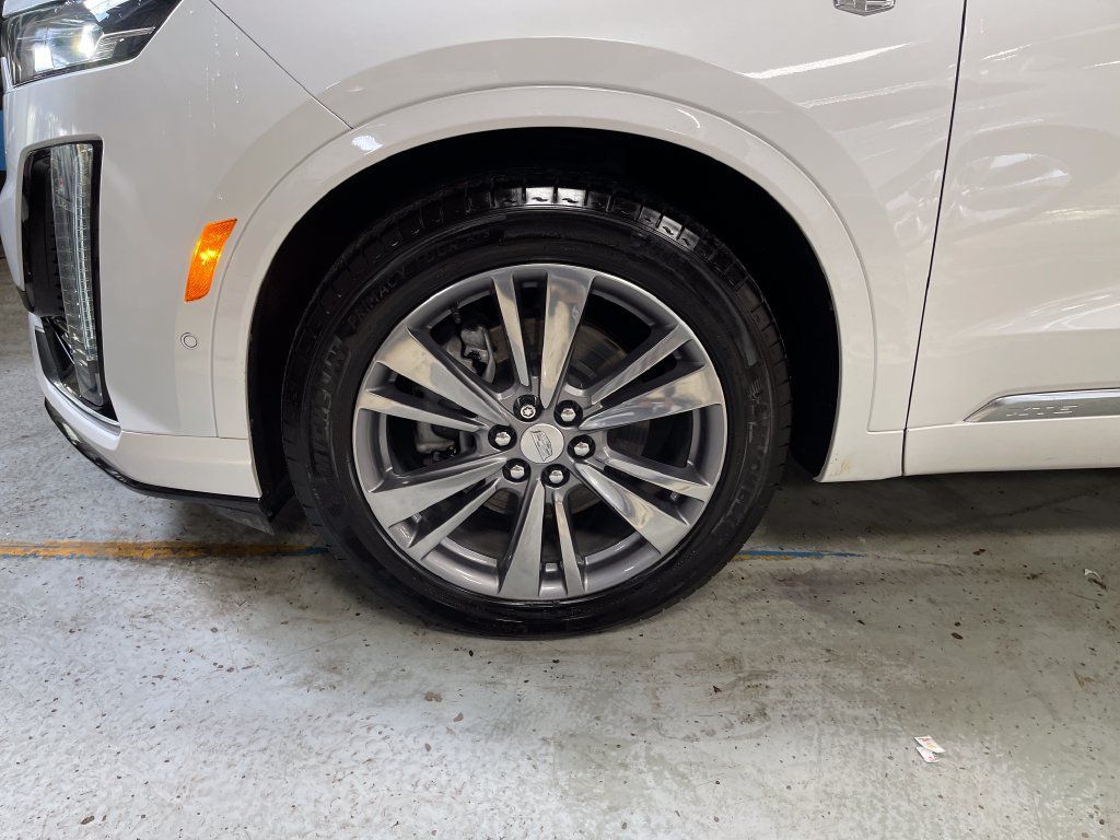 Used 2024 Cadillac XT6 Premium Luxury w/ Technology Package AWD/4WD image 11