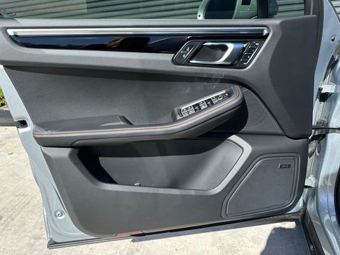 Used 2022 Porsche Macan S image 18