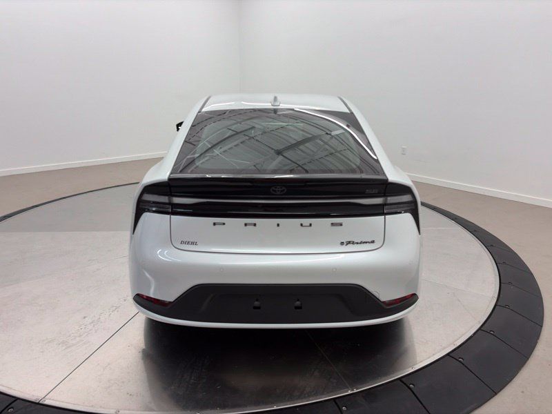Used 2023 Toyota Prius Prime FWD image 4