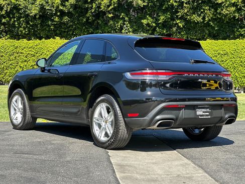 Certified 2025 Porsche Macan AWD/4WD image 3