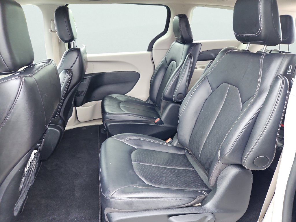 Used 2024 Chrysler Pacifica Limited FWD image 35