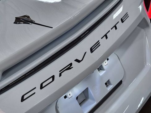 Used 2021 Chevrolet Corvette Stingray Preferred Cpe w/ Z51 Performance Package RWD image 22