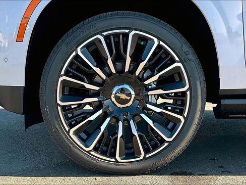 New 2026 Chevrolet Suburban High Country image 12