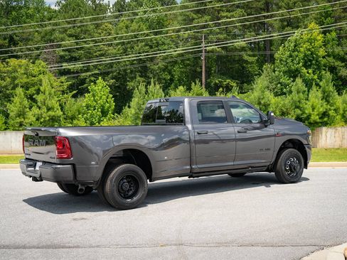 New 2026 RAM 3500 Laramie AWD/4WD image 19