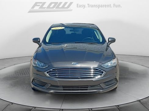 Used 2017 Ford Fusion SE w/ Fusion SE Technology Package FWD image 3