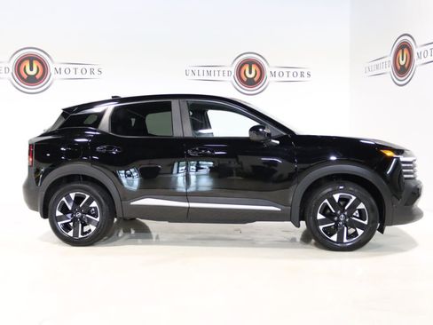 Used 2025 Nissan Kicks SV AWD/4WD image 26
