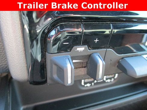 Used 2024 RAM 3500 Big Horn w/ Sport Appearance Package image 18