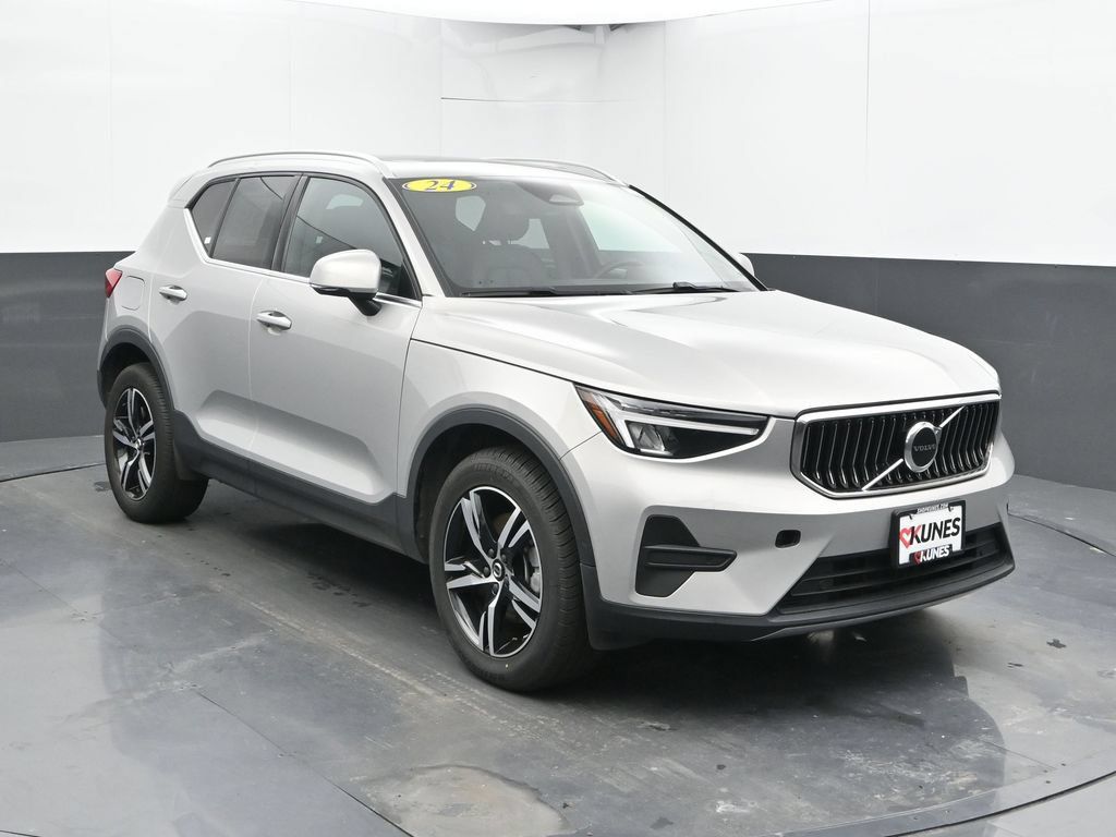 Used 2024 Volvo XC40 B5 Core AWD/4WD image 6
