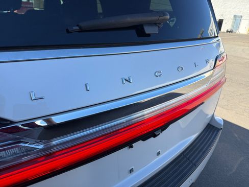 Used 2019 Lincoln Navigator Reserve image 28