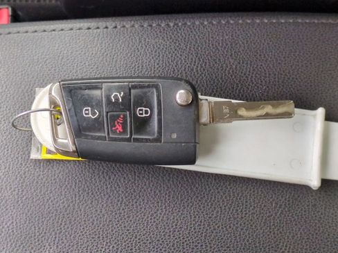 Used 2017 Volkswagen e-Golf SEL Premium image 33