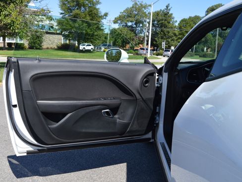 Used 2018 Dodge Challenger SXT image 12