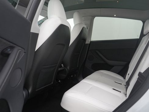 Used 2024 Tesla Model Y Long Range image 18