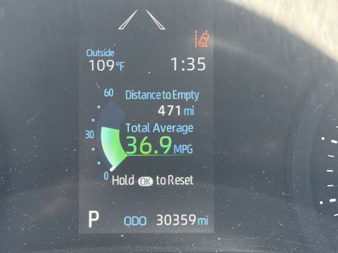 Used 2022 Toyota Sienna LE FWD image 2