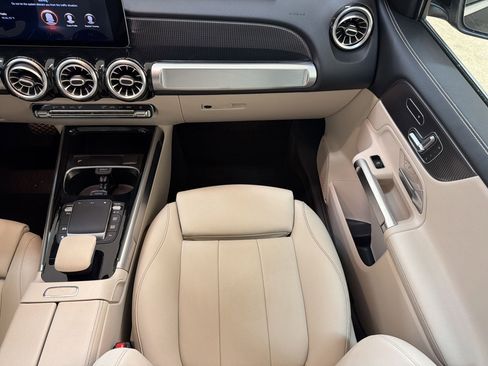Used 2021 Mercedes-Benz GLB 250 4MATIC image 26