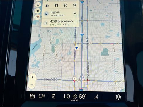 Used 2025 Volvo XC60 B5 Ultra w/ Climate Package image 32