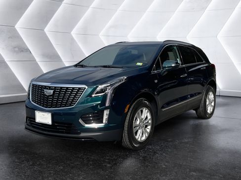 New 2025 Cadillac XT5 Luxury image 2