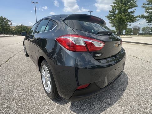 Used 2017 Chevrolet Cruze LT w/ Convenience Package FWD image 3