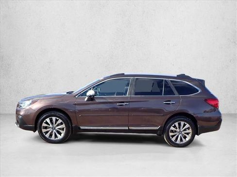 Used 2019 Subaru Outback 3.6R Touring image 2