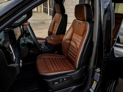 Used 2026 GMC Sierra 3500 Denali Ultimate w/ LPO, Black Badging Package image 30